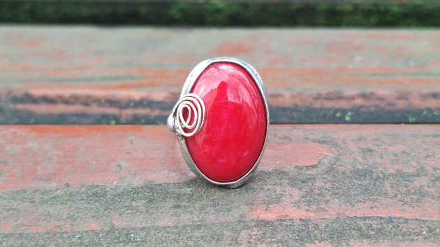 pierścionki - różne Piekielna czerwień - pierścionek regulowany
