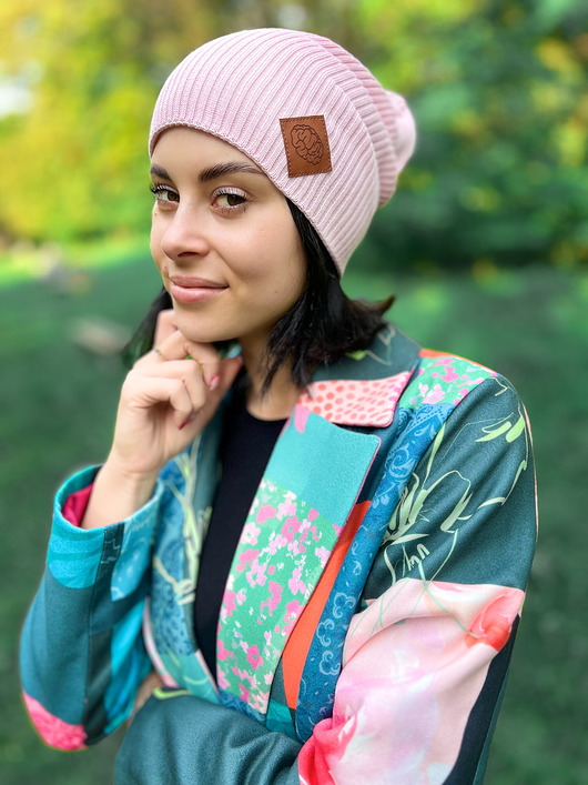 czapki damskie Bawełniana czapka jesienna logo ekoskórka "Jasny różowy"