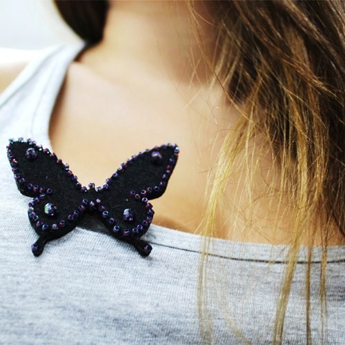 Broszka Black Felt Butterfly II by Daffne LOVINA PRINTS