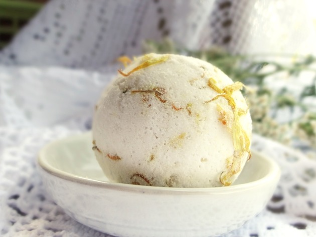 produkty do kąpieli Naturalna kula do kąpieli z masłem shea Nagietek