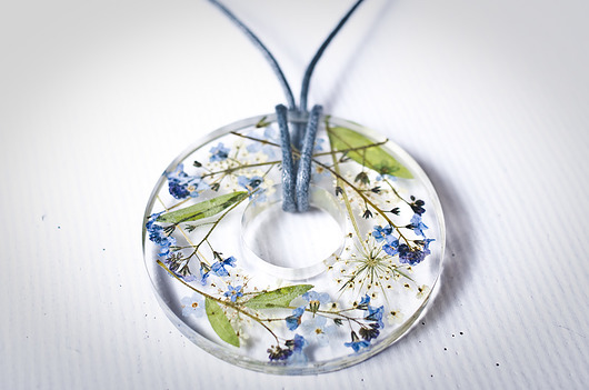 Naszyjnik z kwiatkami w żywicy So Jewelry