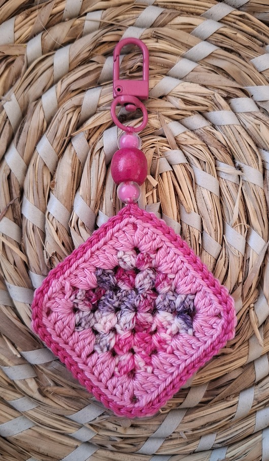 breloki Brelok "Kwadrat Babuni" granny square ciemny róż