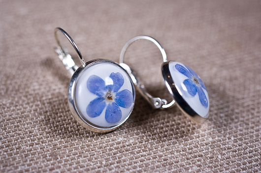 Kolczyki z niezapominajkami w żywicy So Jewelry