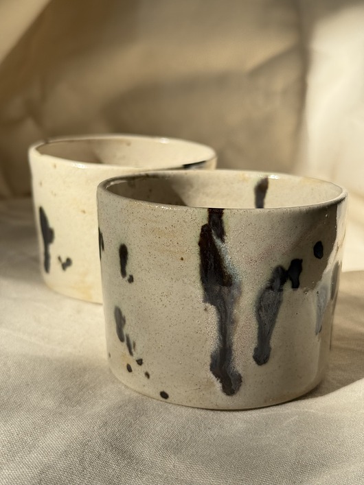 kubki Czarka beżowa w złote ciapki - 200 ml