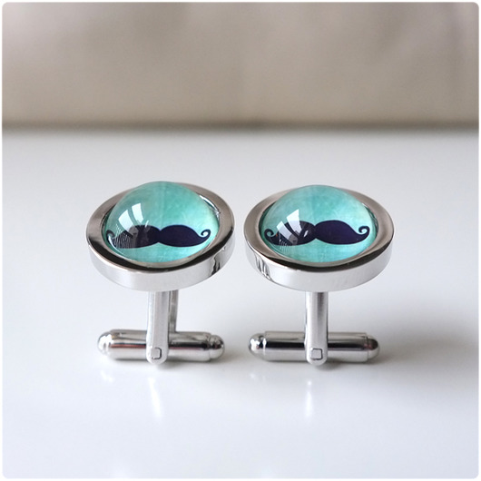 Moustache kameLeonia