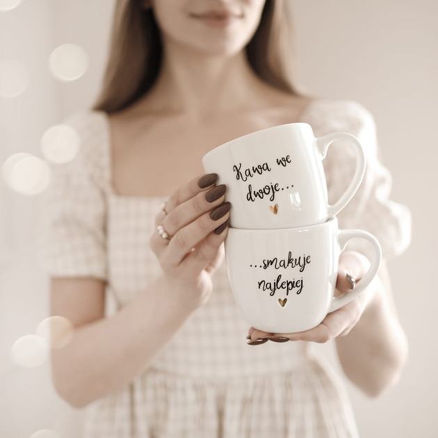 kubki Zestaw 2 białych kubków porcelanowych 300 ml - motyw złotego serca i napisu k
