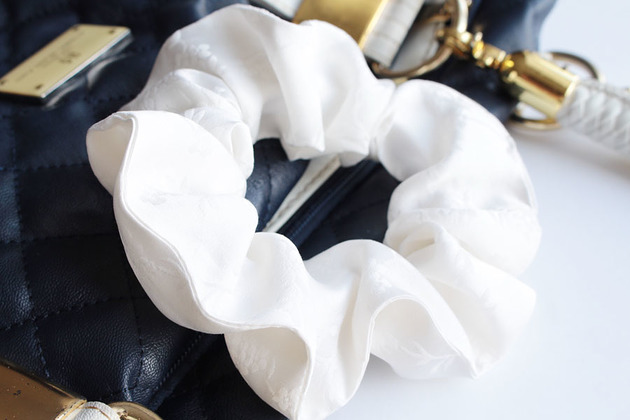 gumki do włosów Jedwabna gumka do włosów handmade biała