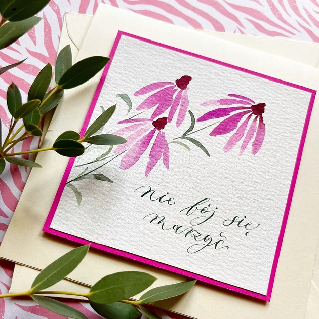 kartki scrapbooking Kartka ręcznie malowana i kaligrafowana z jeżówkami