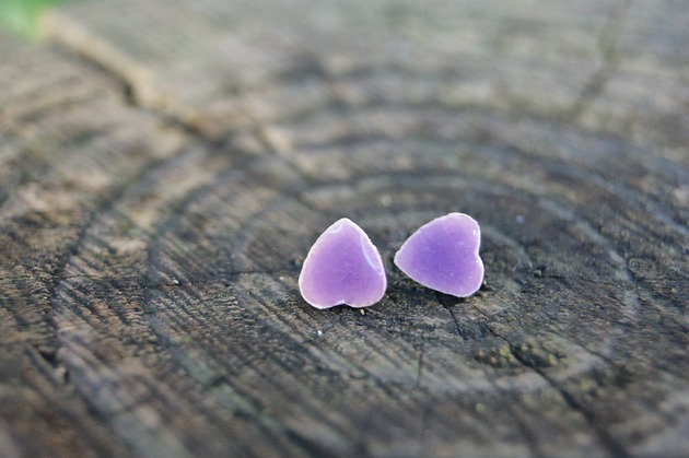kolczyki ceramiczne Małe kolczyki ceramiczne serca Lawendowa polana