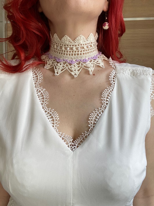 chokery Szydełkowy choker kremowo liliowy! Prześliczny.