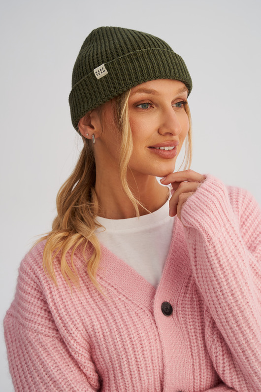 czapki damskie Krótka czapka prążkowana oliwkowa