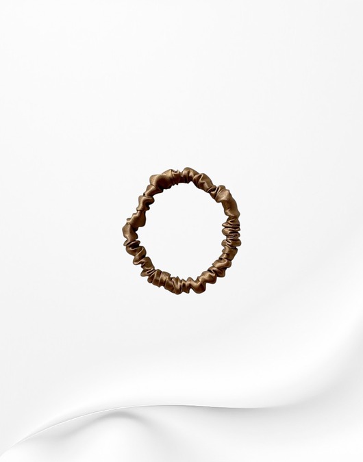 gumki do włosów Jedwabna scrunchie gumka frotka wąska micro karmelowa