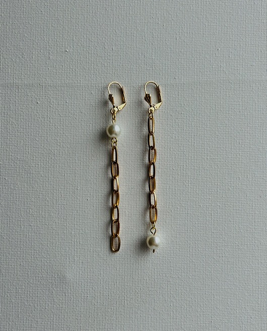 kolczyki - inne Asymetryczne kolczyki z perłami i łańcuszkami 