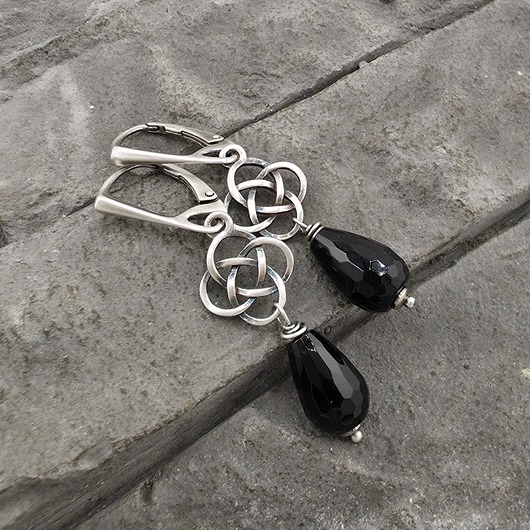 kolczyki z kamieniami Kolczyki z kroplami onyksu