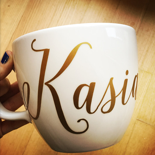 Litrowy kubek ze złotym napisem ONE MUG A DAY