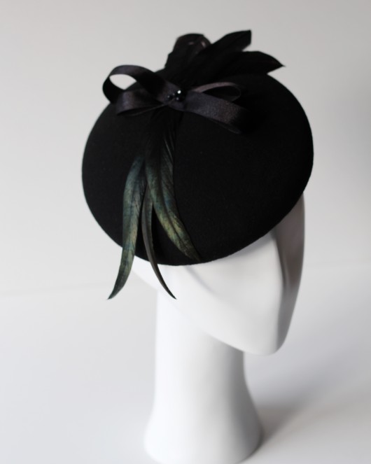 Czarny beret z piórami BOZKA Luxury Handmade