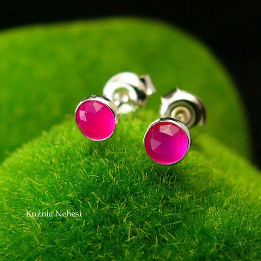 kolczyki z kamieniami Kolczyki Drobinki Sztyfty - Fuksjowy Agat Srebro