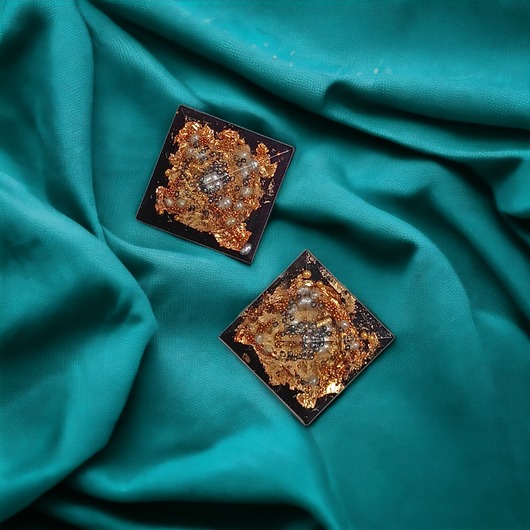 klipsy UNIKATOWE klipsy - piramidki - kolekcja GLAM - złoto, czerń, srebro