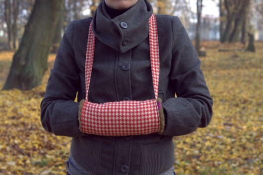 mufka czerwona pepitka blague