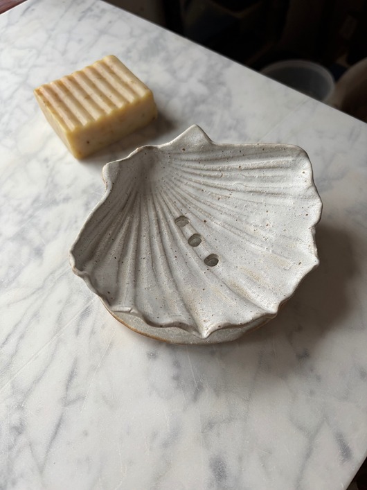 mydelniczki Ceramiczna Mydelniczka z Odpływem Muszelka Muszla Milky Romantic