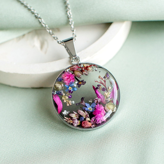 wisiory Wisiorek z kompozycją kwiatową