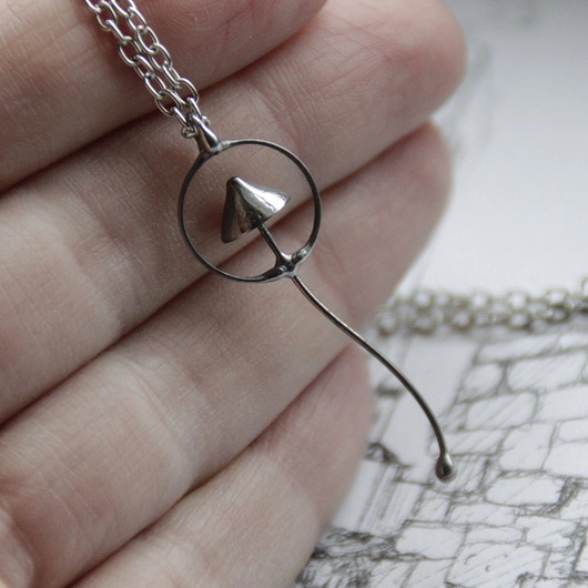 wisiory Wisiorek z magicznym grzybem z motywem botanicznym w stylu psychodelicznym