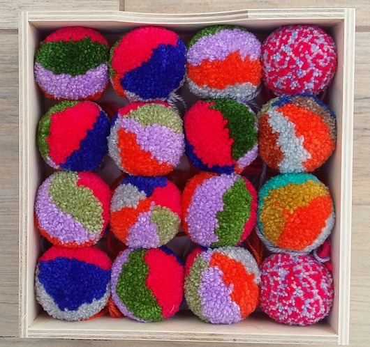 Magnesy,rozmiar pompona 5 cm. Lovekulkowe
