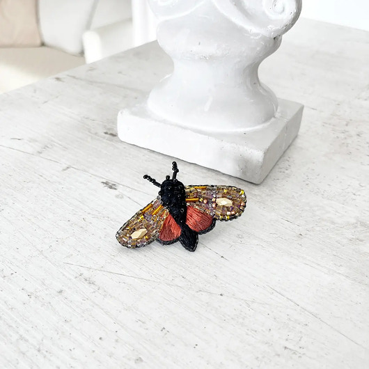 broszki Broszka ĆMA 19 ręcznie haftowana przypinka owady motyle