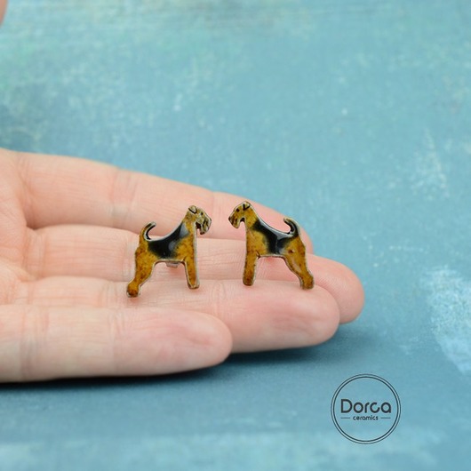 Airedale terrier-  ceramiczne kolczyki Dorca