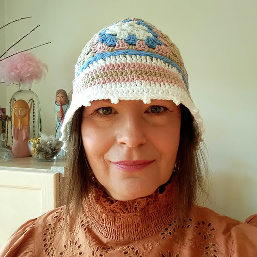 kapelusze damskie BUCKET HAT granny square