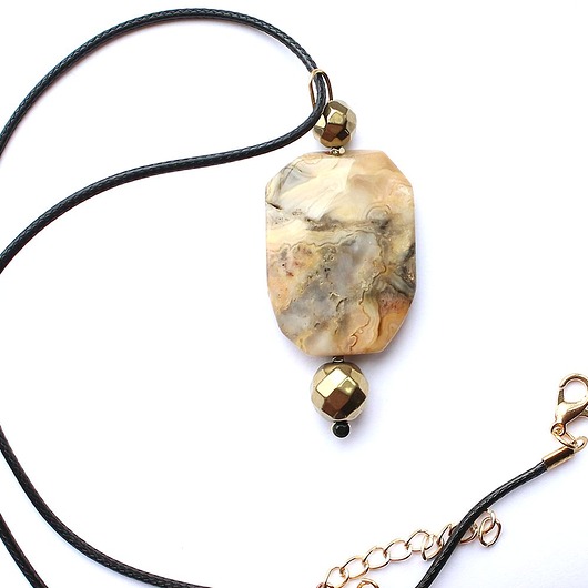 wisiory Jaspis, piryt, hematyt - przedsiębiorcze działanie