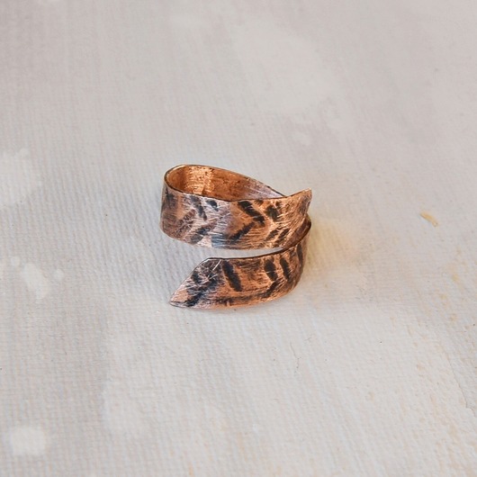 pierścionki - różne Pierścionek z kutej, oksydowanej miedzi /46/ biżuteria miedziana rękodzieło