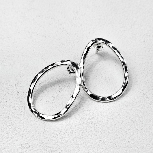kolczyki srebrne Kolczyki małe srebrne Fale o nieregularnym kształcie