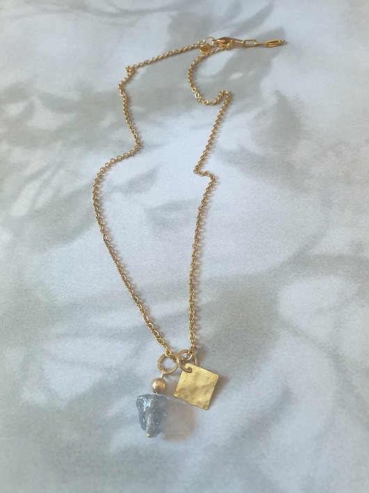 złote naszyjniki Wisior ANTYK  raw, labradoryt, mosiądz