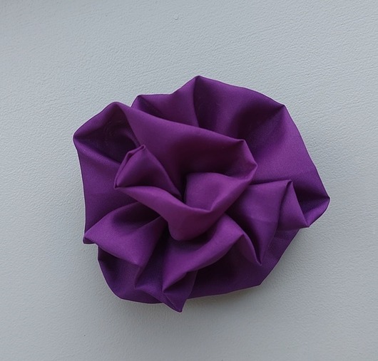 broszki Mocny fiolet - drapowana broszka