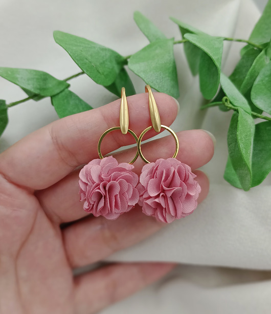 kolczyki chwosty Kolczyki chwosty  kwiaty, kolczyki brudny róż, kolczyki dusty rose