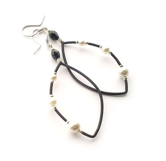 pearls in black maghia