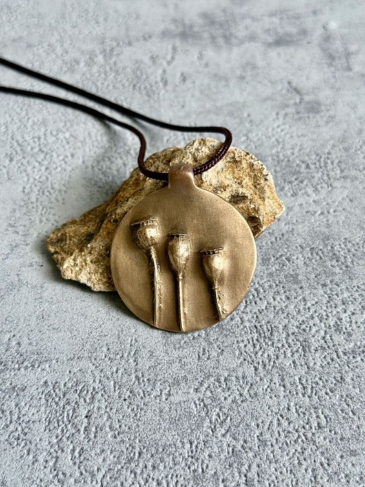 wisiory Wisior z brązu z makówkami