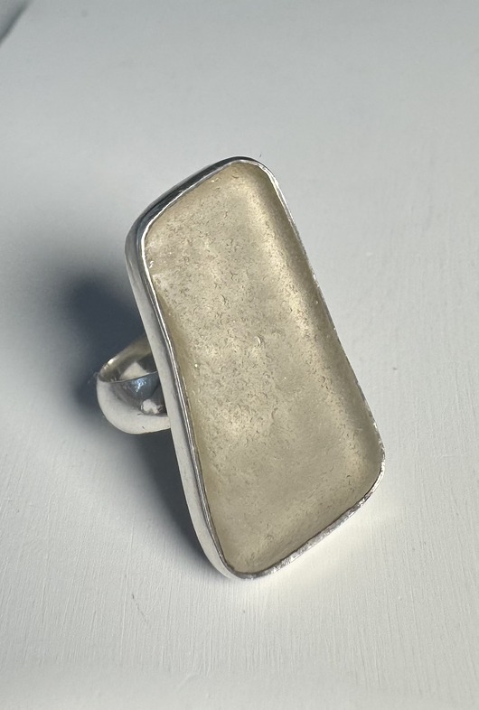 pierścionki srebrne Srebrny pierścionek regulowany ze szkłem morskim