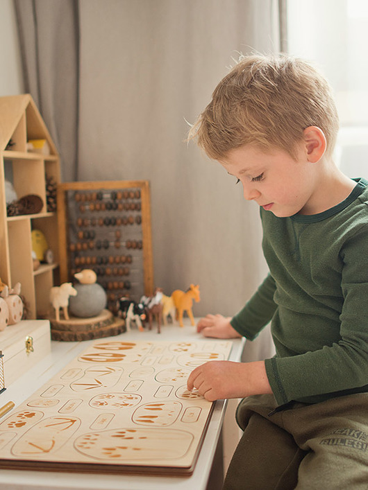 gry edukacyjne dla dzieci PUZZLE DREWNIANE Jesteś na tropie 26 X 49 CM