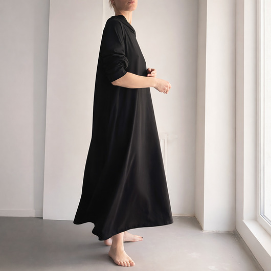 sukienki maxi damskie Czarna sukienka lniana maxi z kapturem i kieszeniami