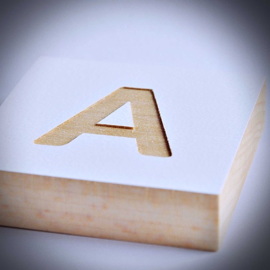 napisy dekoracyjne i tabliczki Litery typu scrabble, z drewna, białe drewniane