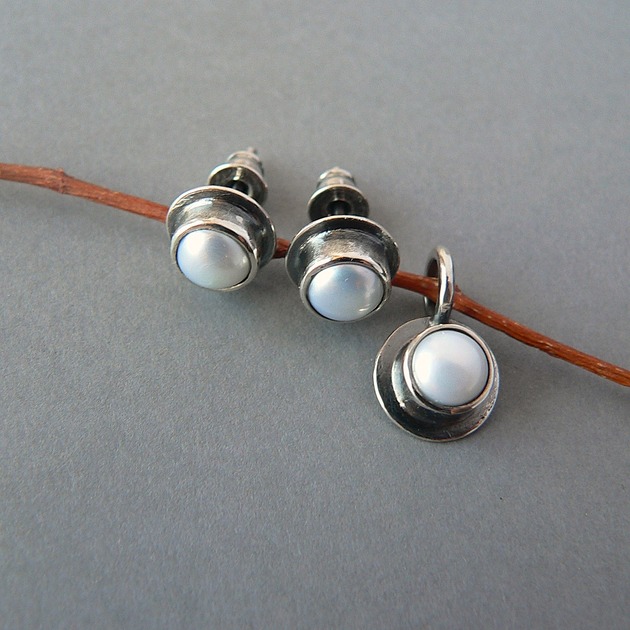 kolczyki srebrne Kolczyki srebrne -białe perełki-komplet