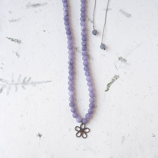 naszyjniki - inne Anhydryt z kwiatem