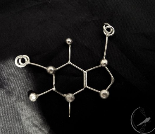 Kofeina - alkaloid kawy, zawieszka chemia,  kawa Rekami Stworzone