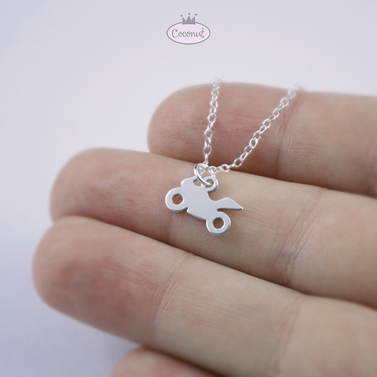 wisiory MOTOCYKL ścigacz - srebro 925 wisiorek