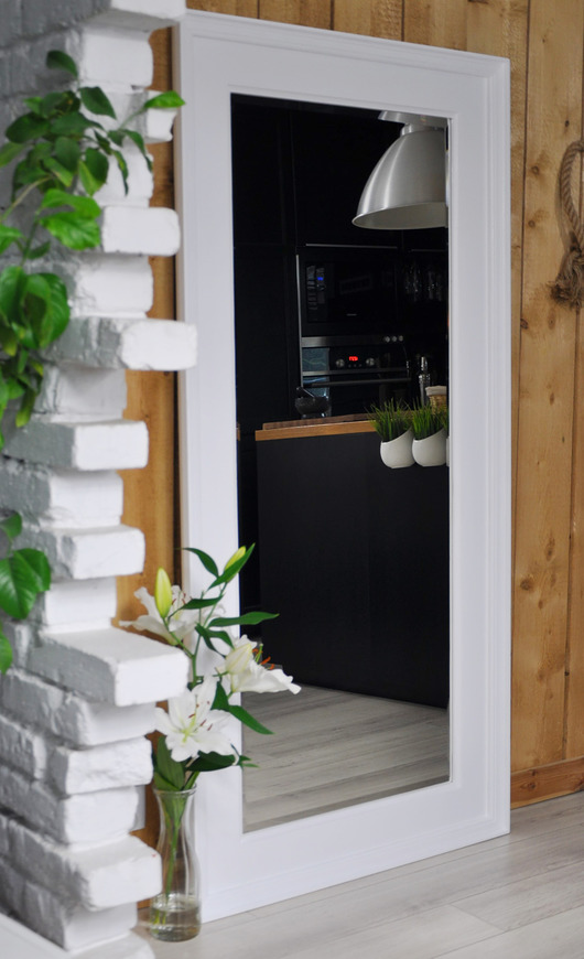 lustra stojące i wiszące Duże lustro w drewnianej białej ramie , lustro w klasycznej ramie  Julie