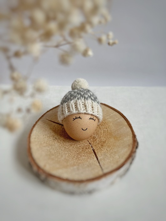 ozdoby wielkanocne Czapeczka z pomponem na jajka wielkanocne - 1 szt.