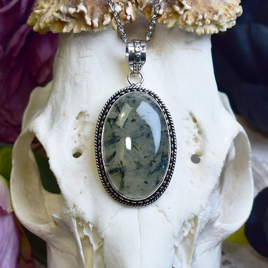 wisiory Miedziany posrebrzany wisiorek z prehnitem