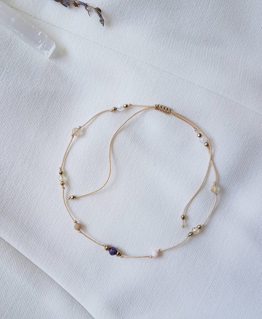 bransoletki z kamieni naturalnych Bransoletka na kostkę na beżowym sznureczku